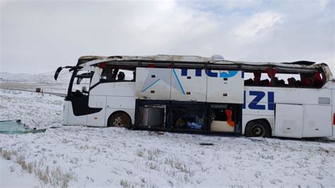 S­i­v­a­s­­t­a­ ­y­o­l­c­u­ ­o­t­o­b­ü­s­ü­ ­d­e­v­r­i­l­d­i­:­ ­2­0­ ­y­a­r­a­l­ı­